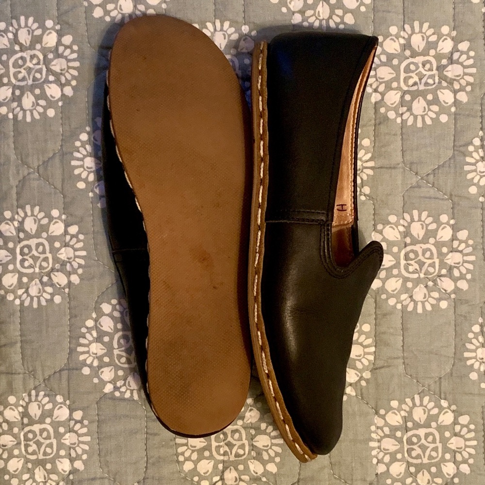 Sabah slip-ons in black leather size 39 / 8-8.5